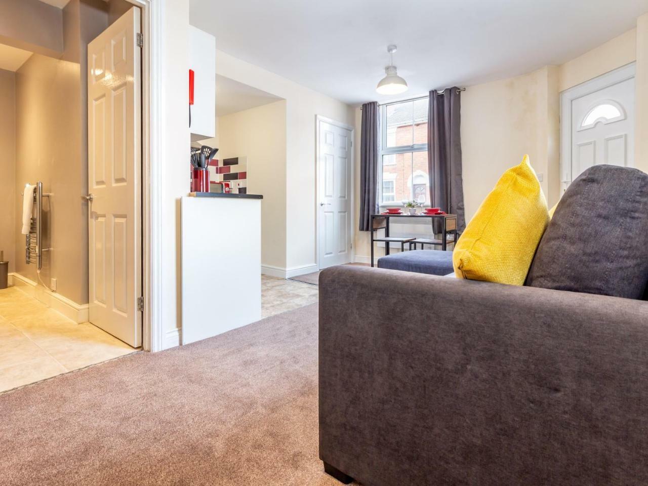 Northfield Street, Worcester City Centre - Guest Homes Extérieur photo