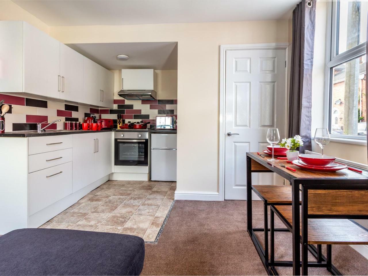 Northfield Street, Worcester City Centre - Guest Homes Extérieur photo