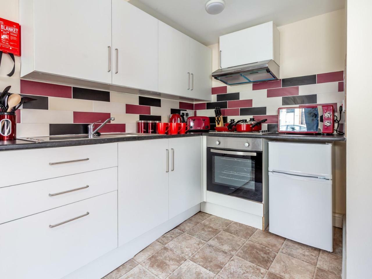 Northfield Street, Worcester City Centre - Guest Homes Extérieur photo