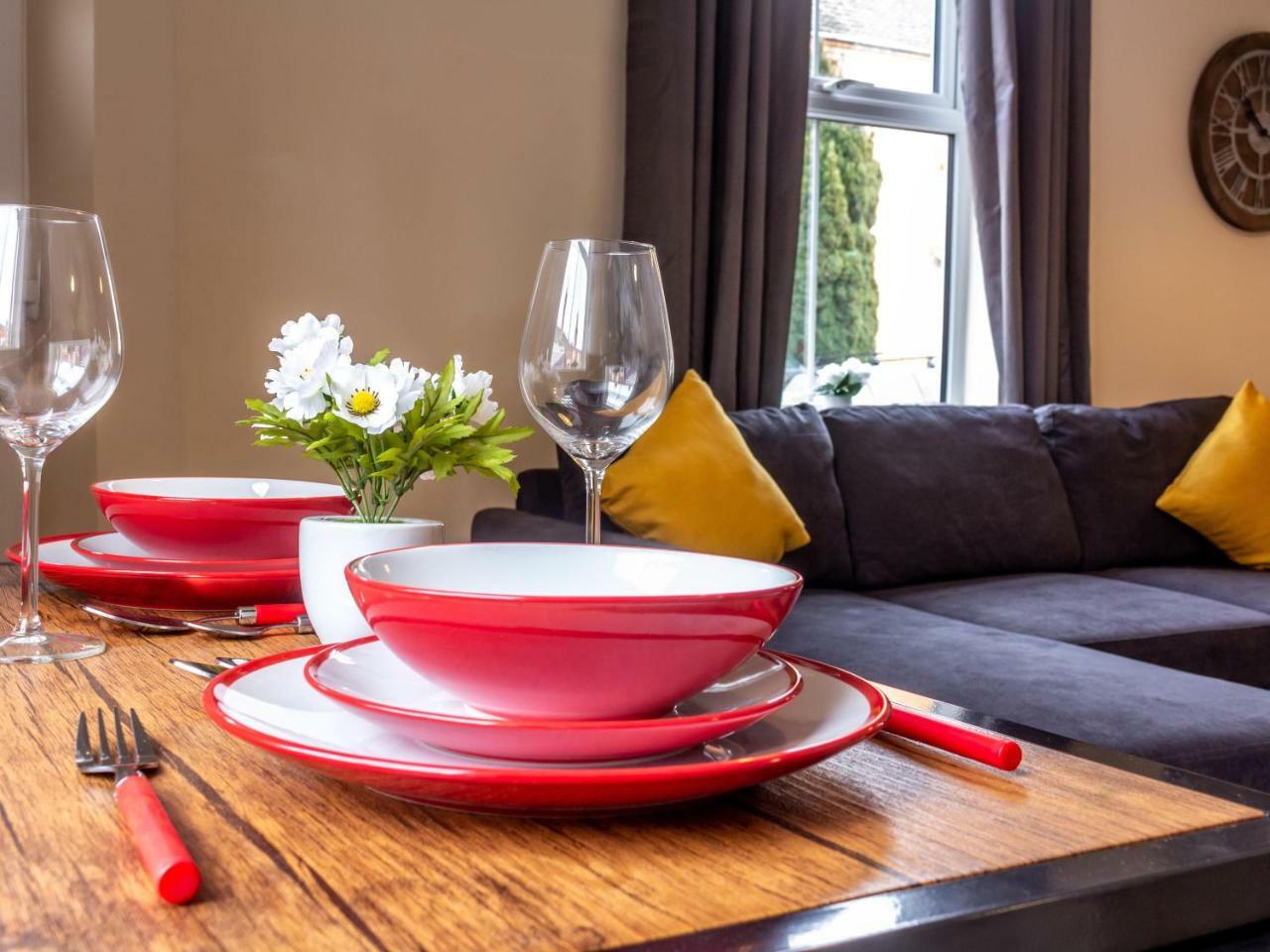 Northfield Street, Worcester City Centre - Guest Homes Extérieur photo