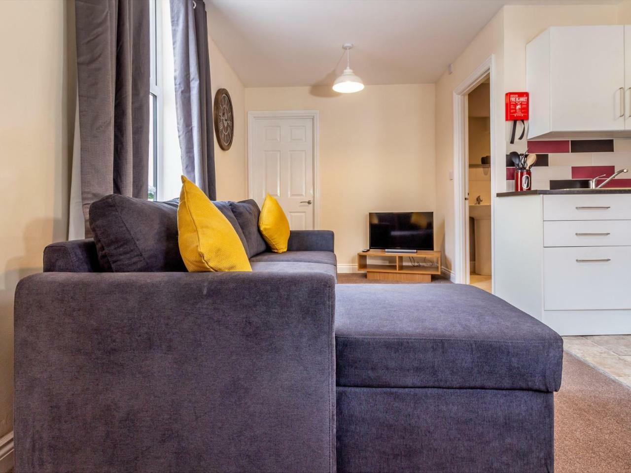 Northfield Street, Worcester City Centre - Guest Homes Extérieur photo