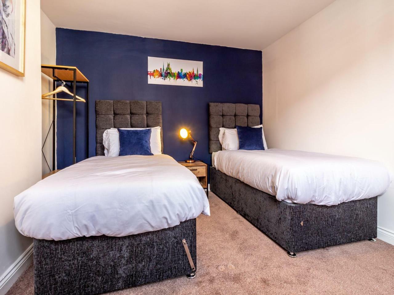 Northfield Street, Worcester City Centre - Guest Homes Extérieur photo