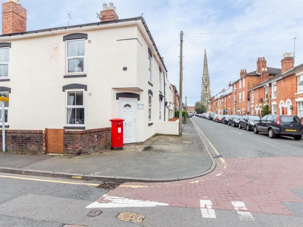 Northfield Street, Worcester City Centre - Guest Homes Extérieur photo