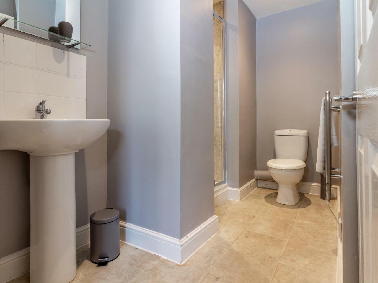 Northfield Street, Worcester City Centre - Guest Homes Extérieur photo