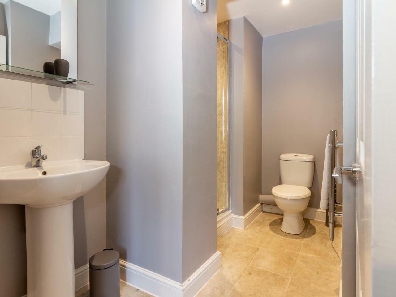 Northfield Street, Worcester City Centre - Guest Homes Extérieur photo