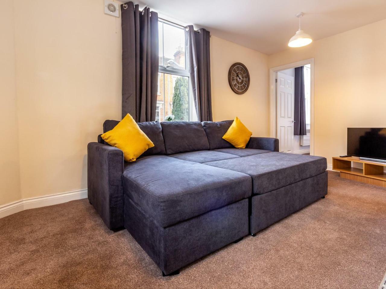 Northfield Street, Worcester City Centre - Guest Homes Extérieur photo