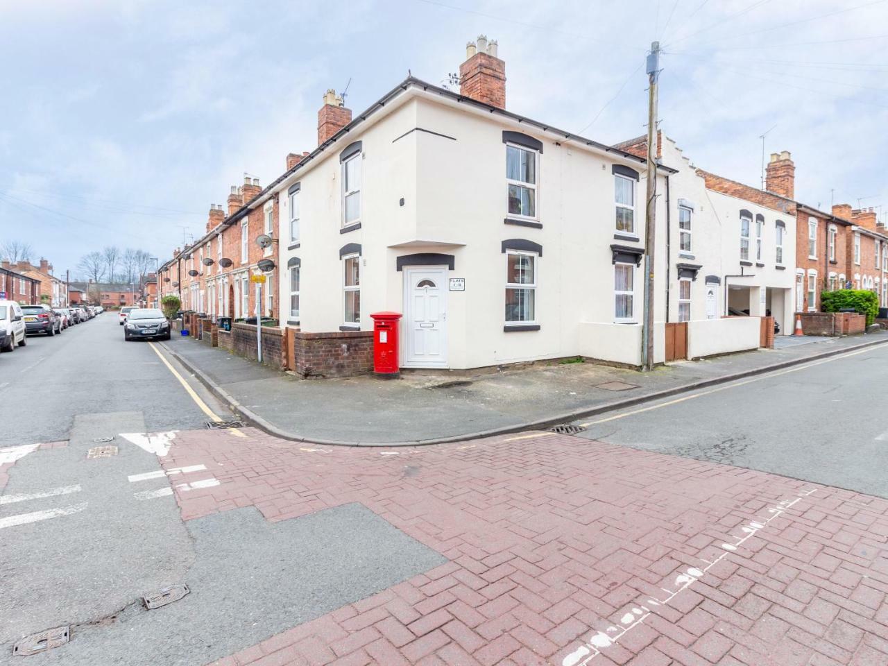 Northfield Street, Worcester City Centre - Guest Homes Extérieur photo