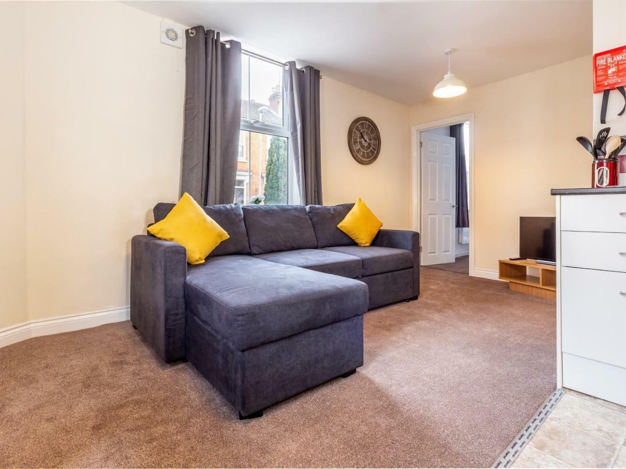 Northfield Street, Worcester City Centre - Guest Homes Extérieur photo
