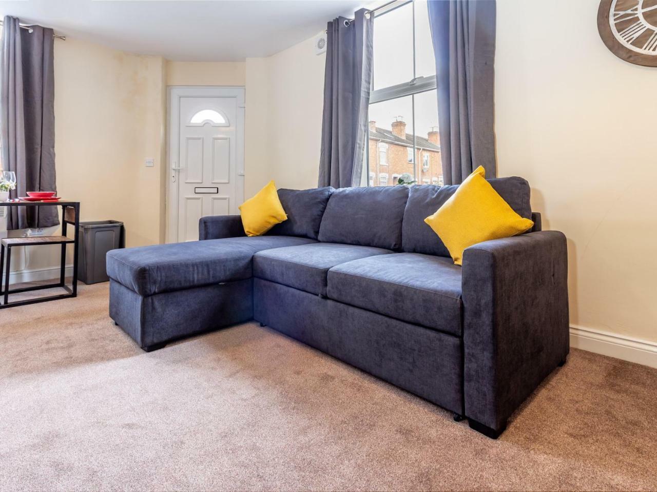 Northfield Street, Worcester City Centre - Guest Homes Extérieur photo